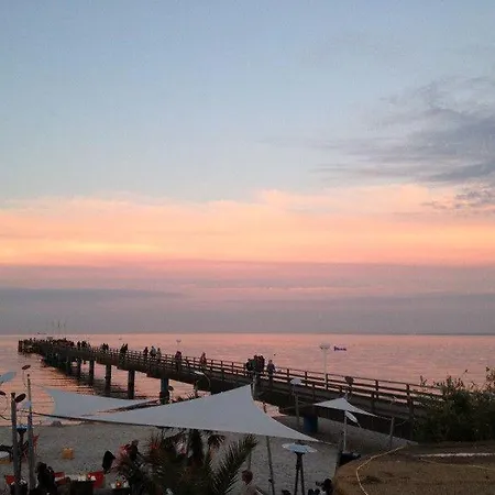 Str 107 - Strandallee 124 - Seeblick * Scharbeutz