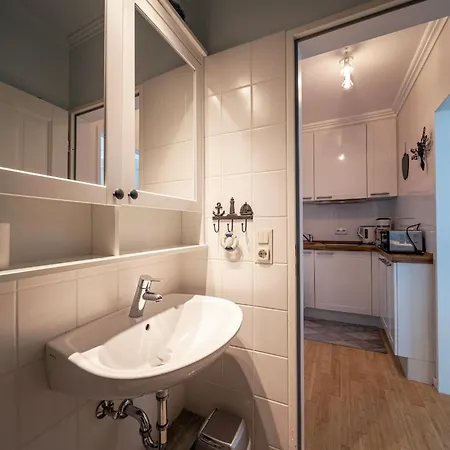 Str 107 - Strandallee 124 - Seeblick